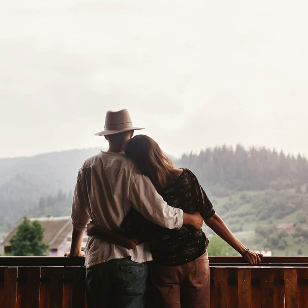 Book relationship therapist online